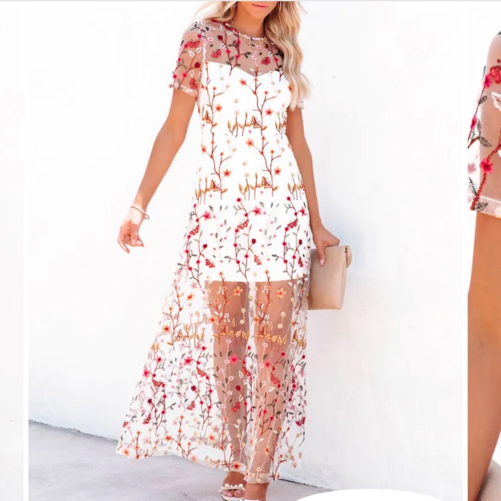 BNWT - Vici Collection IMMEASURABLE JOY
EMBROIDERED MESH MAXI DRESS